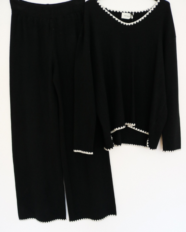Black/White Knit Wear Full Fit